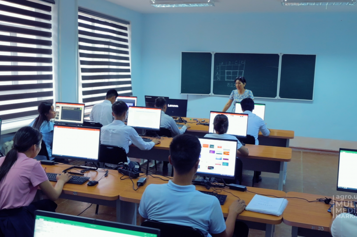 agrarniy rolik.00_07_44_32.Still027