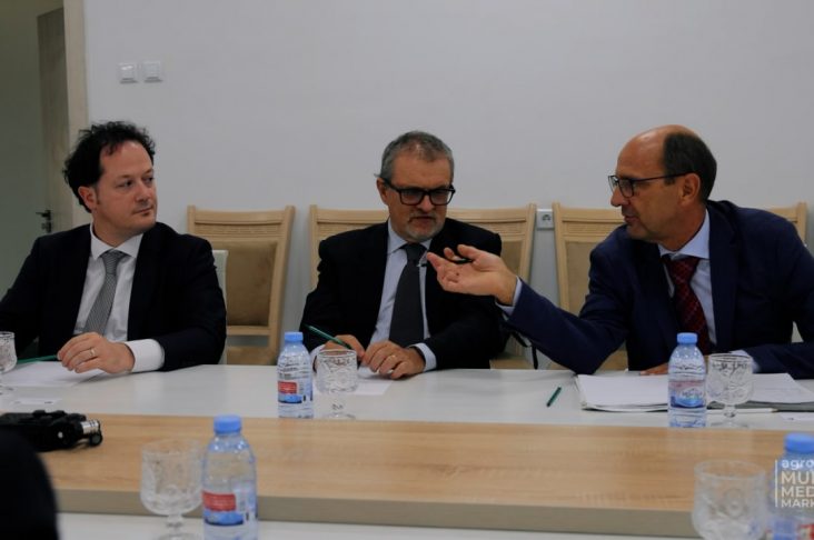 Акис обложка