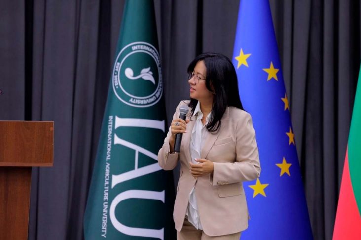 Обложка ректор